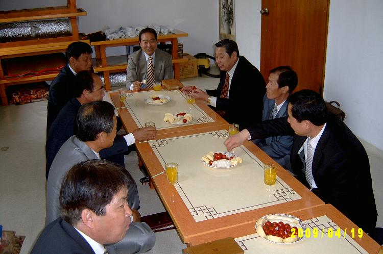 Visiting elders001.JPG