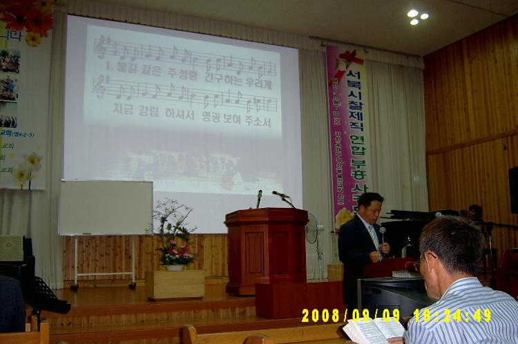 revival service001.JPG