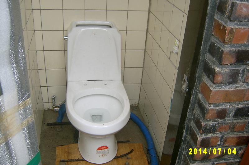 Toilet 005.JPG